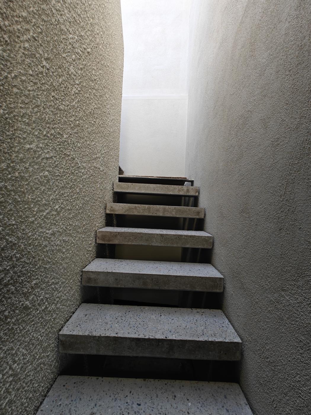 Crepi in rotsstructuur in Antwerpen