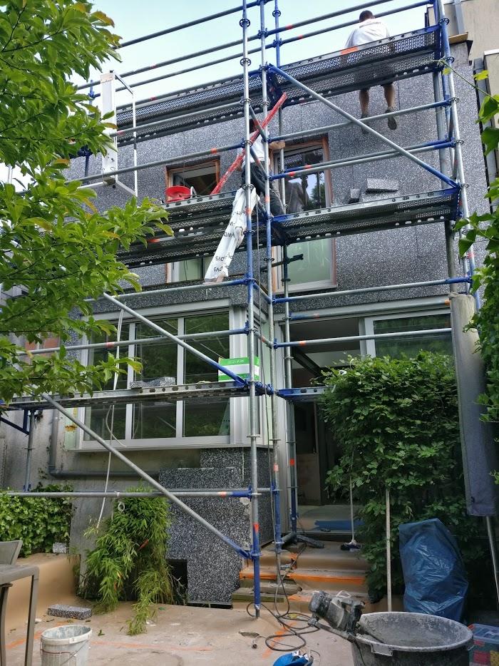 Gevelisolatie met crepi in Mortsel: isolatie geplaatst